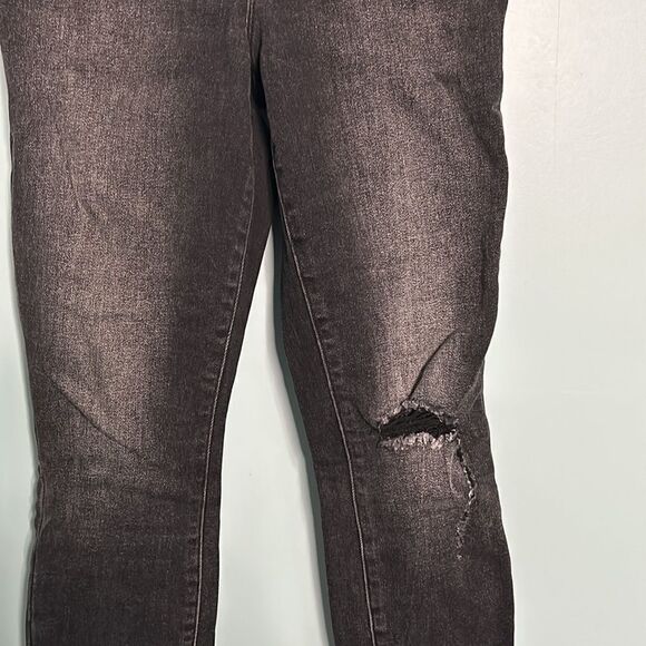 Good American Good Waist Skinny Leg Crop Length in Black - Picture 3 of 10